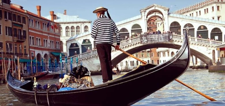 Posti belli da visitare assolutamente a Venezia Canal Grande e le gondole