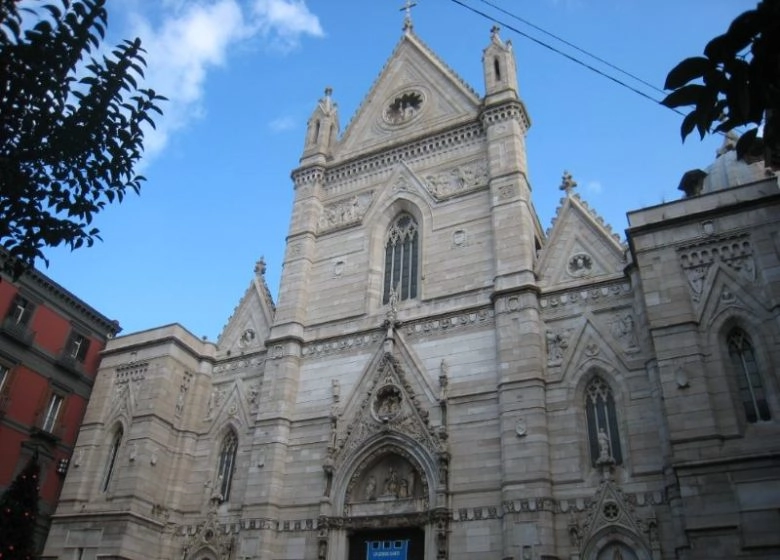 Dove andare a Napoli per vedere posti belli e famosi Duomo di Napoli