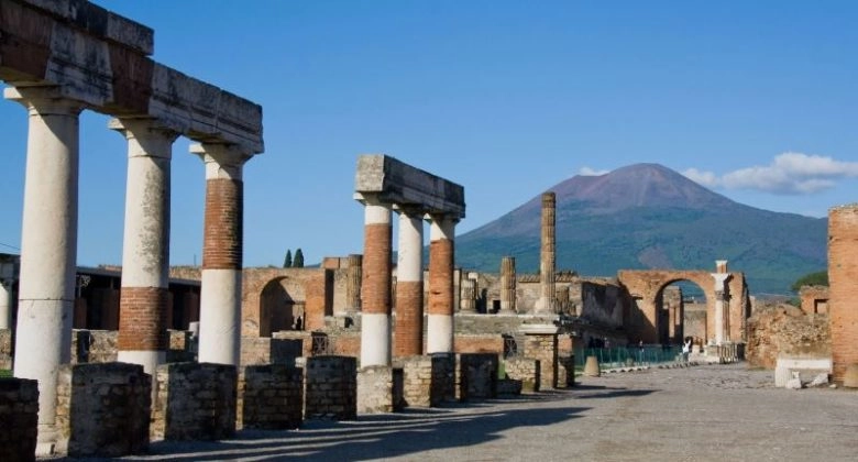 Cosa vedere assolutamente a Napoli Il Vesuvio e Pompei