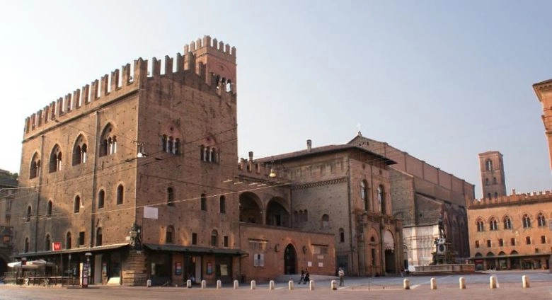 Cosa vedere a Bologna in 3 giorni Palazzo Re Enzo