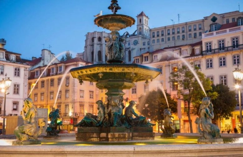 Cosa vedere a Lisbona in 2 giorni Piazza del Rossio