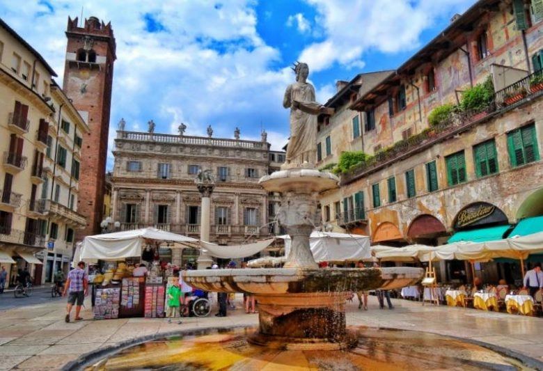 Cosa vedere a Verona Piazza delle Erbe