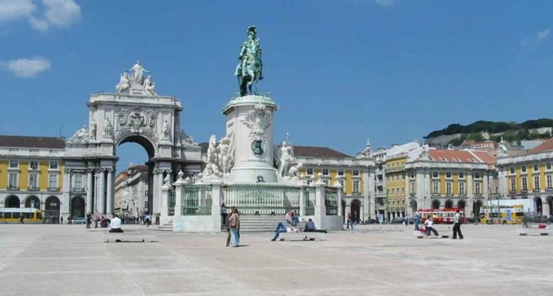 Cosa vedere a Lisbona in un giorno Praça do Comércio