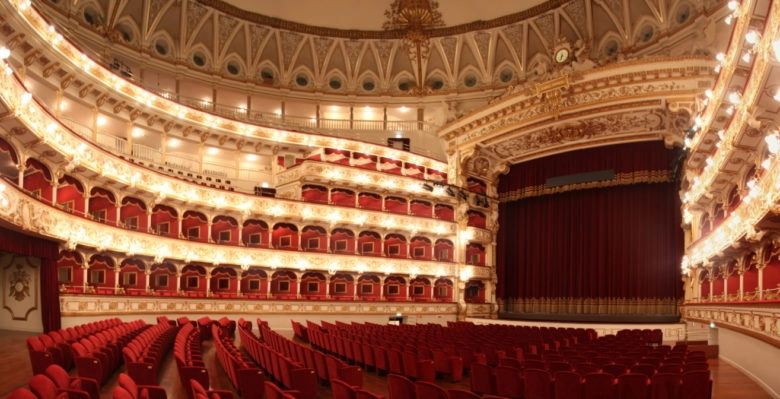 Cosa fare e dove andare la serra a Bari Teatro Petruzzelli