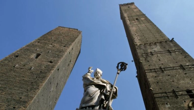Posti belli da vedere a Bologna assolutamente Torre degli Asinelli
