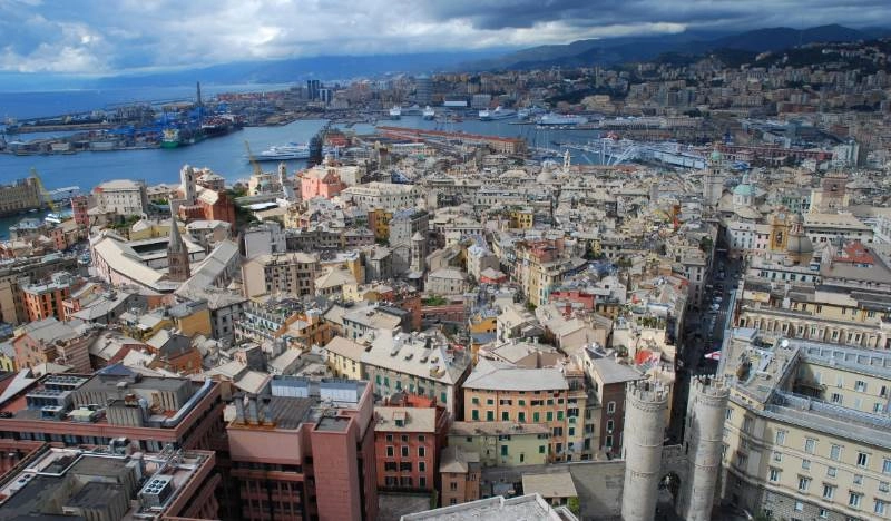 Cosa vedere a Genova: 10 attrazioni turistiche da visitare assolutamente. Scopri i luoghi più belli da visitare a Genova nel corso della vostra vacanza ed i nostri suggerimenti utili sulle principali 10 cose da vedere a Genova come monumenti, musei, chiese ed altri posti belli da visitare nella città di Genova.