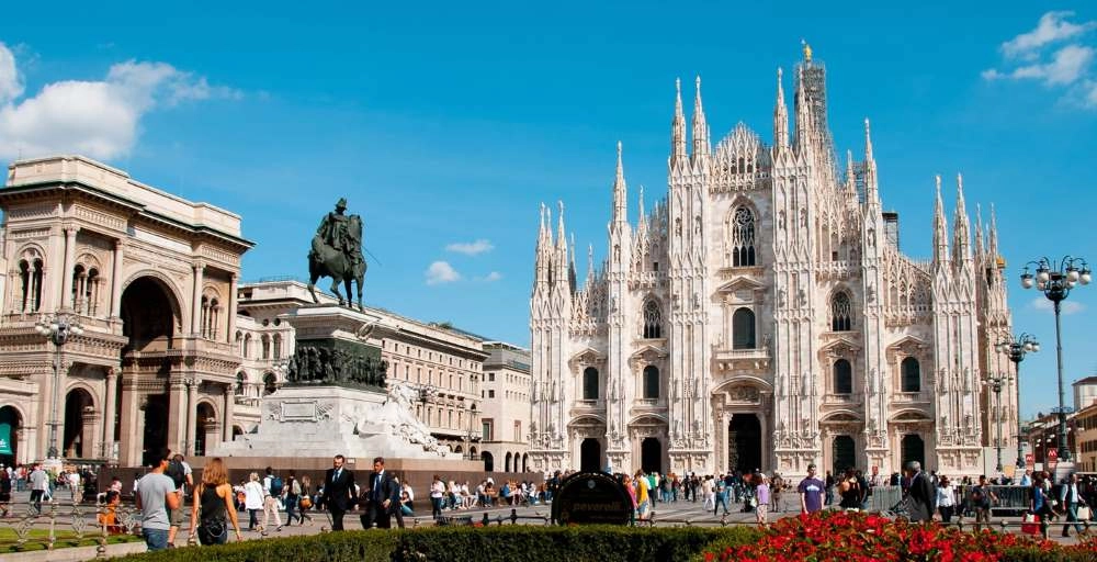 Cosa vedere a Milano: 10 attrazioni turistiche da visitare assolutamente. Scopri i luoghi più belli da visitare a Milano nel corso della vostra vacanza ed i nostri suggerimenti utili sulle principali 10 cose da vedere a Milano come monumenti, musei, chiese ed altri posti belli da visitare nella città di Milano.