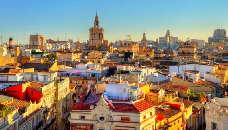 Cosa vedere a Valencia: 10 attrazioni turistiche da visitare assolutamente. Scopri i luoghi più belli da visitare a Valencia nel corso della vostra vacanza ed i nostri suggerimenti utili sulle principali cose da vedere a Valencia come monumenti, musei, chiese ed altri posti belli da visitare nella città di Valencia.