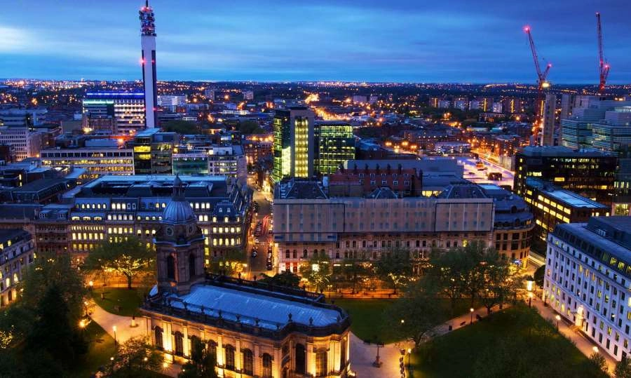 Cosa vedere a Birmingham: 10 attrazioni turistiche da visitare assolutamente. Scopri i luoghi più belli da visitare a Birmingham nel corso della vostra vacanza ed i nostri suggerimenti utili sulle principali 10 cose da vedere a Birmingham come monumenti, musei, chiese ed altri posti belli da visitare nella città di Birmingham.